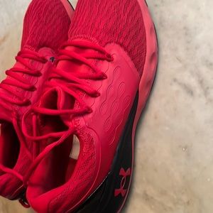 Mens UA size 11